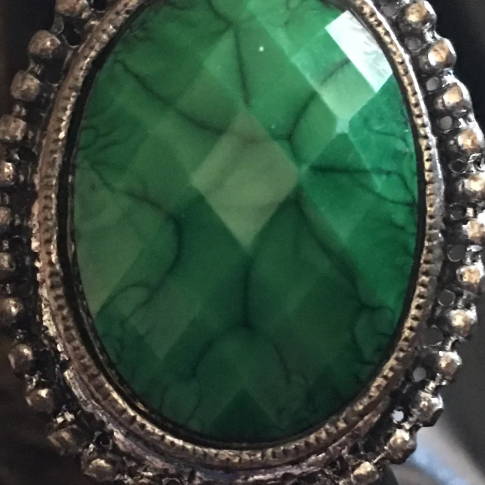 Vintage faceted veined